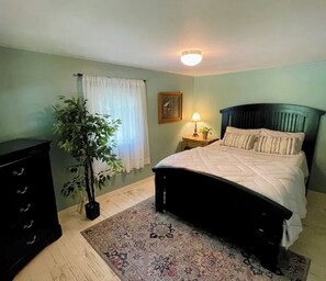 2 bedrooms, desk, iron/ironing board, free WiFi