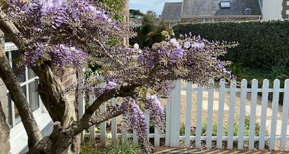 Country cottage with private garden close to beach