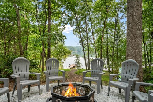 Cozy Lakefront A-Frame Cabin Lake Hartwell Clemson