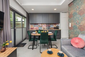 Appartamento, 1 camera da letto, idromassaggio, fronte mare | Cucina privata | Lavastoviglie, macchina per tè/caffè, seggiolone