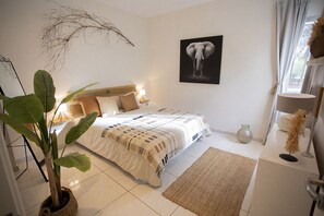 6 bedrooms, WiFi, bed sheets, wheelchair access