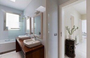 Séchoir à cheveux, bidet