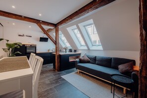 Living area - Luxurious and Elegant Vacation Apartment in a Prime Location in Bremen (Bremen)