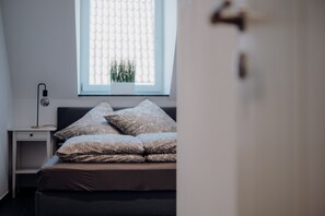 2 bedrooms, desk, free WiFi, bed sheets