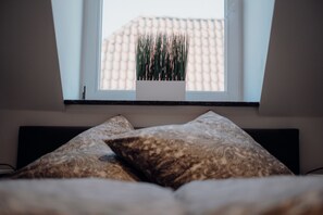 2 chambres, bureau, accès au Wi-Fi (inclus), literie fournie