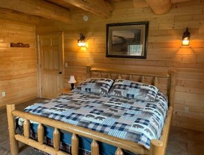 3 bedrooms, iron/ironing board, free WiFi, bed sheets - ATV trails at your doorstep! (Goodman)