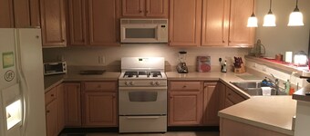Welcome to the Lighthouse! Charming 3-bdrm home with 2 decks in Virginia Beach