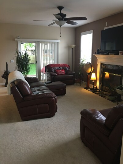 Welcome to the Lighthouse! Charming 3-bdrm home with 2 decks in Virginia Beach