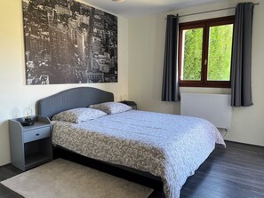 1 bedroom, iron/ironing board, travel crib, internet