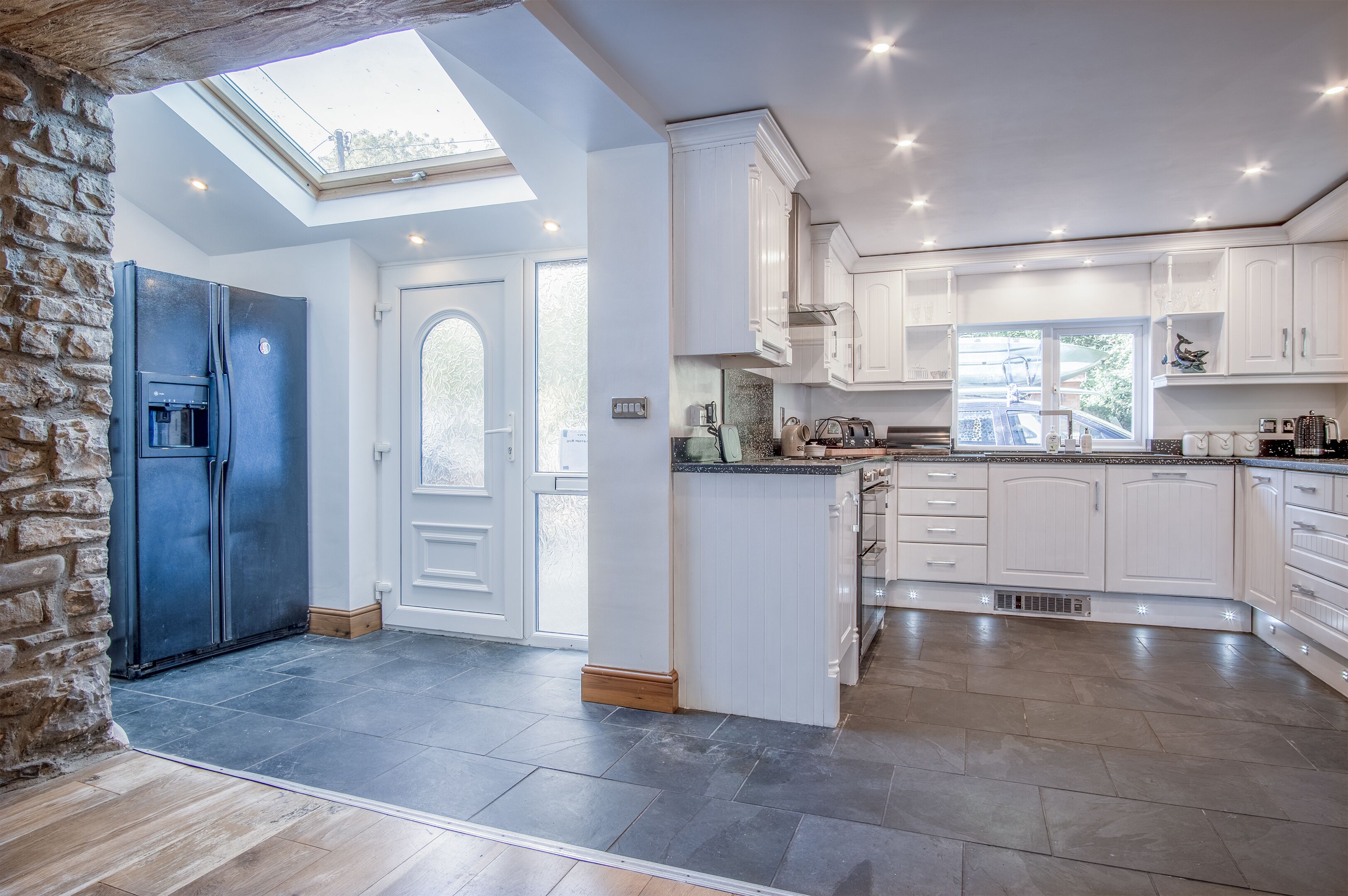 Cottage (2 Bedrooms) | Private kitchen | Microwave, oven, stovetop, dishwasher