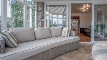 32-inch flat-screen TV with cable channels, TV