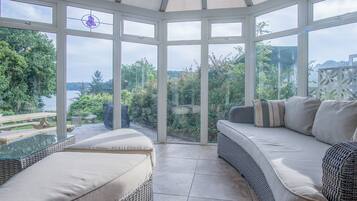 32-inch flat-screen TV with cable channels, TV