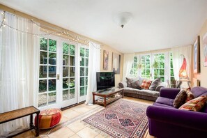 Smart TV, fireplace, books, music library - Charming listed historic country house 3 miles from Cheddar Gorge (Axbridge)