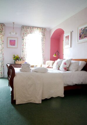 7 chambres, coffres-forts dans les chambres, fer et planche à repasser