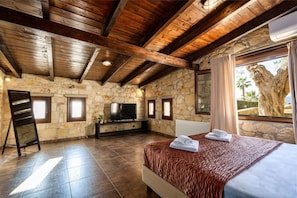 1 habitación, tabla de planchar con plancha, wifi y ropa de cama