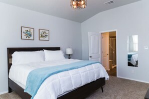 4 camere, una scrivania, ferro/asse da stiro, culla da viaggio