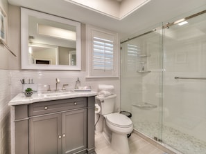 Shower, hair dryer, towels, toilet paper - House at Bonita (Bonita Springs)