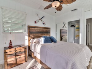6 bedrooms, iron/ironing board, free WiFi, bed sheets