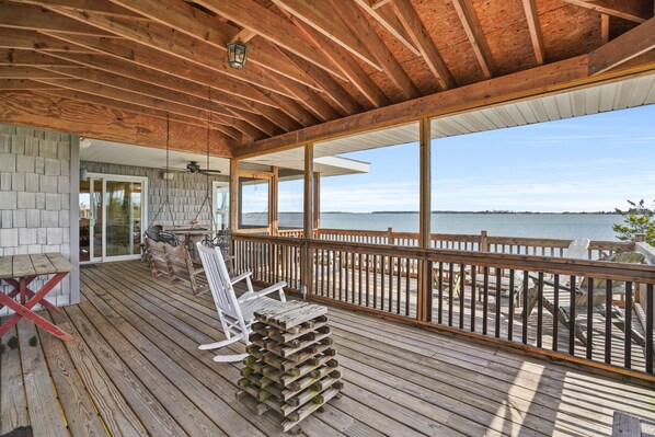 Terrace/patio - Avalon - waterfront home with fireplace and screened porch (Chincoteague Island)