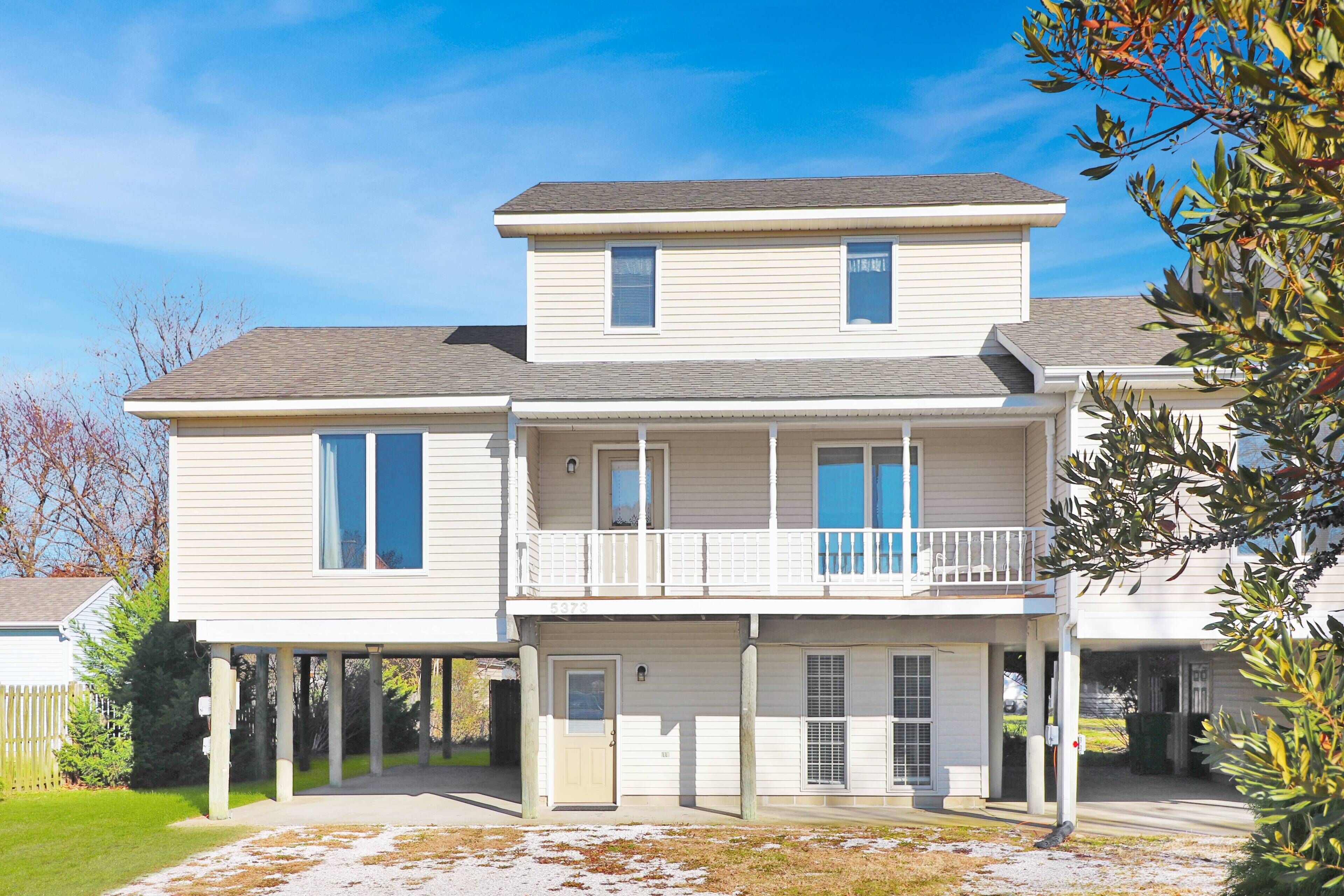 Bay Dreamer - Comfortable duplex w/ Screened porch!