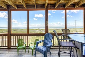 Interior - Blue Chair Bay - Waterfront townhome w/ Fishing pier! (Chincoteague Island)