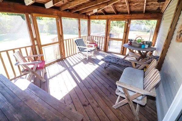 Terrace/patio - Blue Point - Pet friendly w/ Outdoor shower! (Chincoteague Island)