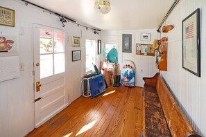 Interior - Blue Point - Pet friendly w/ Outdoor shower! (Chincoteague Island)