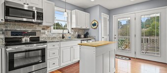 Blue Sea Star - Beautiful Pet Friendly Home!