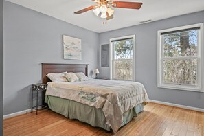 3 bedrooms, WiFi - Blue Sea Star | Quiet Oyster Bay Cul-de-Sac w/ Screened Porch, First-Floor Suite & Pet Friendly (Chincoteague Island)
