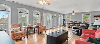 Blue Sea Star | Quiet Oyster Bay Cul-de-Sac w/ Screened Porch, First-Floor Suite & Pet Friendly