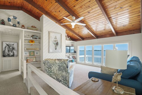 Dragonfly Point - Waterfront home w boat dock & deck!