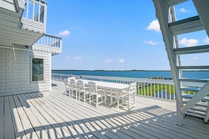 Outdoor dining - Dragonfly Point - Waterfront home w boat dock & deck! (Chincoteague Island)