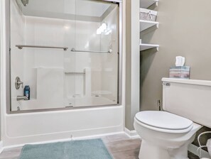 Combined shower/tub