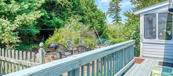 Homestead - Located on Main St. w/ outdoor shower!