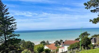 SEA VIEW 4-bedroom house sleeps 8