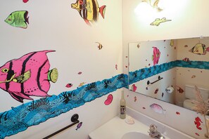 Combined shower/tub