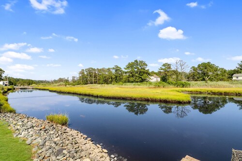 Mermaid Crossing | Creekfront Dock, Crab & Kayak + Gear, Near Park & Fairgrounds