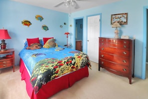 2 bedrooms, desk, iron/ironing board, WiFi