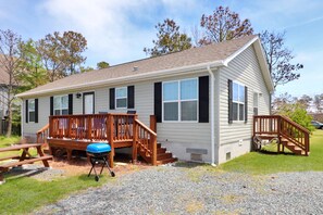 Exterior - My Island Escape | Luxury New Home, Gourmet Kitchen, Soaking Tub, Deck Retreat Near North Main (Chincoteague Island)