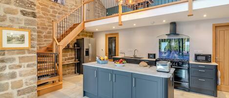 Lava-louças, cadeirão de bebê, freezer