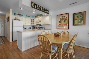 Dining - Stingray | Waterfront Condo w/ King Suite, Private Balcony + Incredible Bay Views (Chincoteague Island)