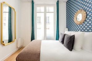 3 chambres, bureau, fer et planche à repasser, lit parapluie