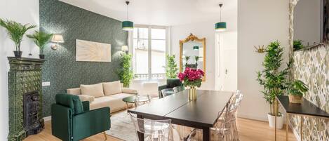 تناول الطعام