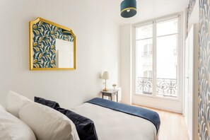 2 Schlafzimmer, Schreibtisch, Bügeleisen/Bügelbrett, Reisekinderbett