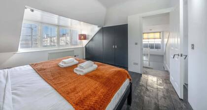 Spacious Georgian Apartment near Victoria St