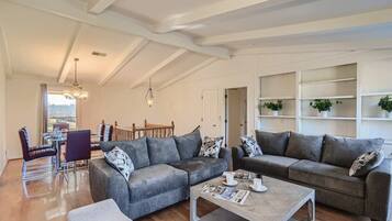 TV, fireplace, offices