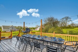 Outdoor dining - Huge Rustic Farmhouse | Game Rm, Fire Pit, BBQ!-TA (Franklin)