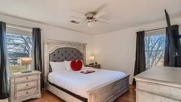 4 chambres, bureau, fer et planche Ă repasser, lit parapluie