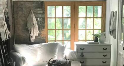 Cozy barn space i.e “Hawthorne” #1
