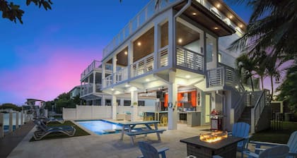 Luxury Waterfront Oasis w Heated Pool and 50' Dock